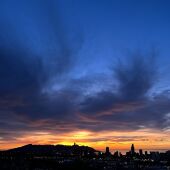 amanecer nubes altas benidorm marina baixa