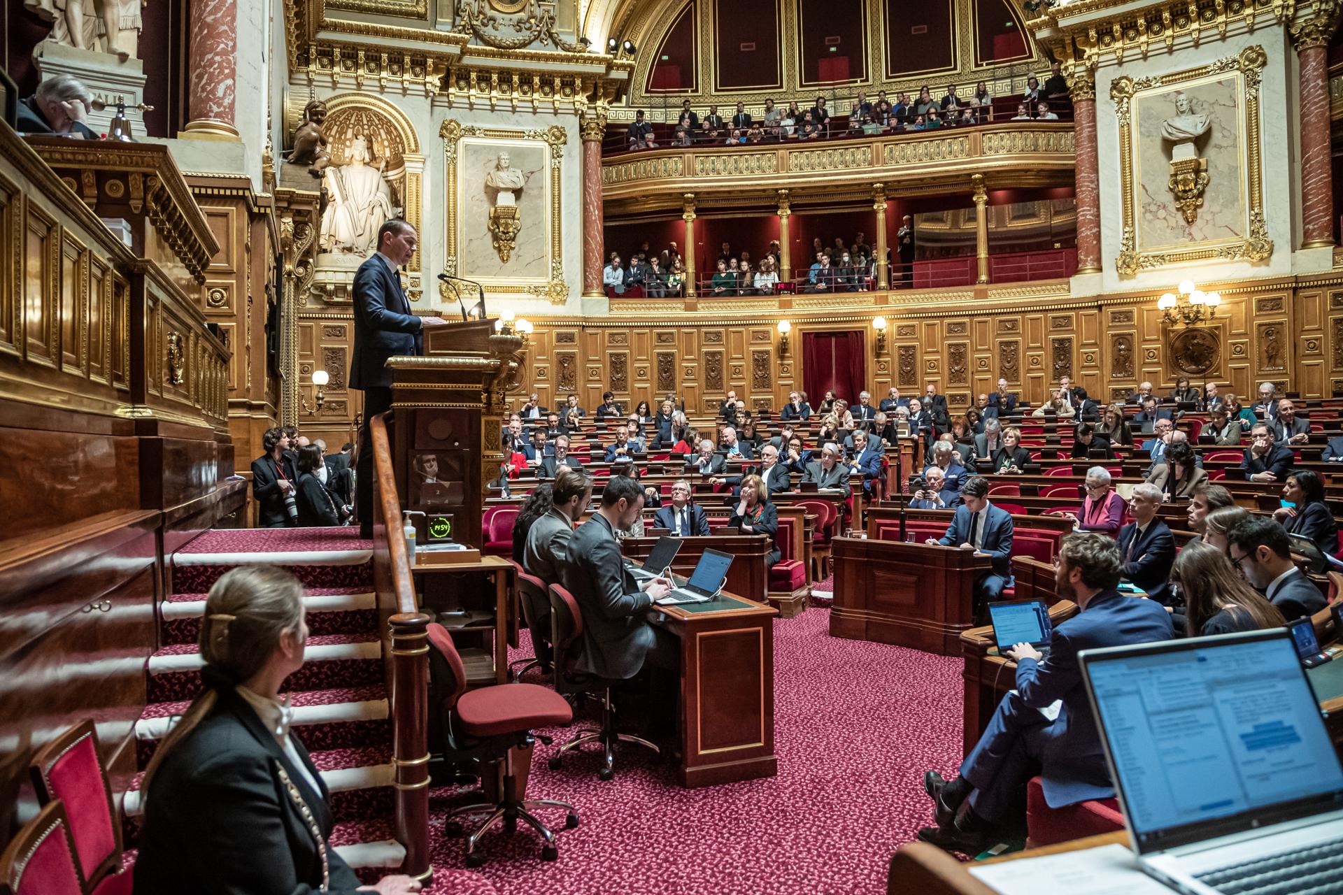 El Senado francés aprueba el retraso de la edad de jubilación a los 64 años El Senado francés aprueba el retraso de la edad de jubilación a los 64 años