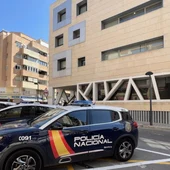 Extorsionan 7.000 euros a una madre tras proferir amenazas de muerte y amenazarla con "cortarles a trozos a ella y a su hijo" Extorsionan 7.000 euros a una madre tras proferir amenazas de muerte y amenazarla con "cortarles a trozos a ella y a su hijo"
