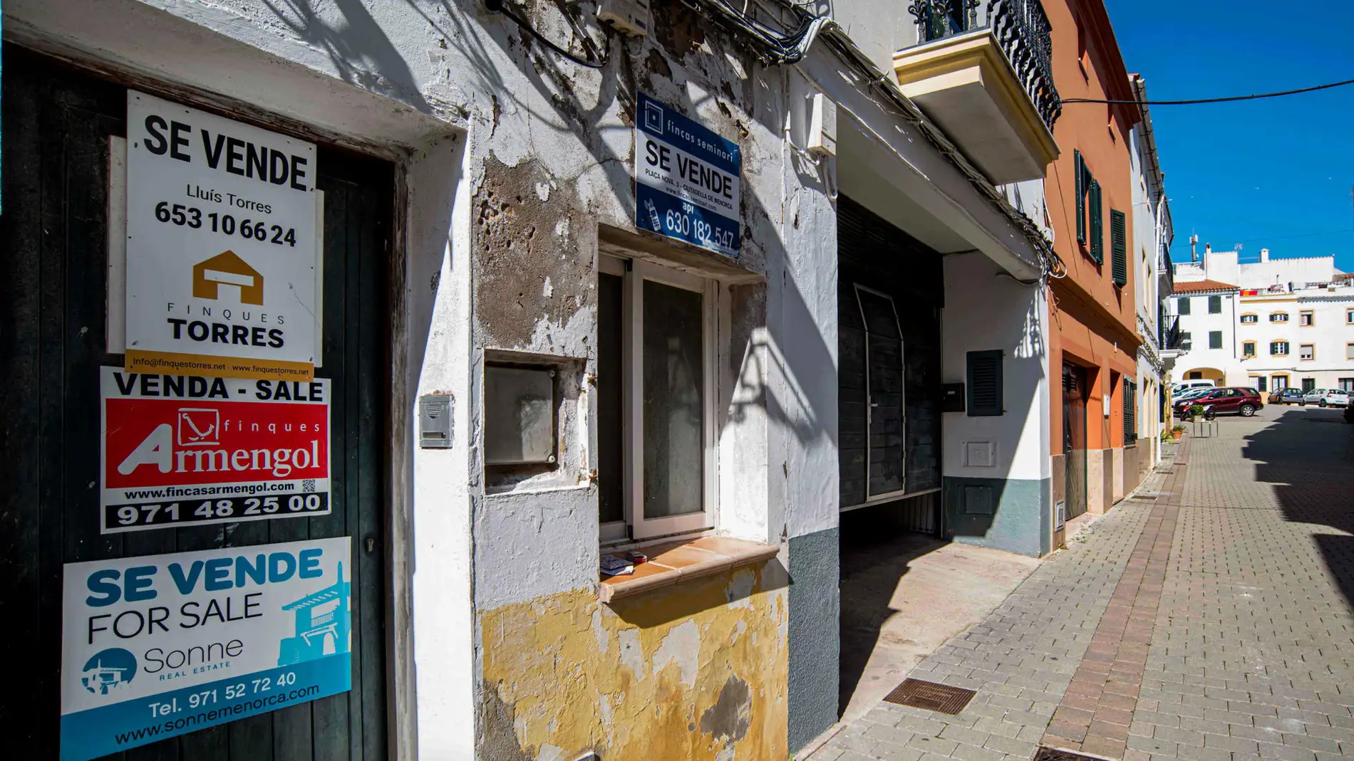 Vista de una vivienda unifamiliar en venta este domingo en el pueblo de Ferreries, Menorca (Islas Baleares).