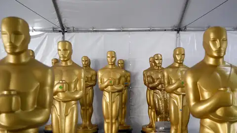 Las estatuas de los Oscar se encuentran en una carpa mientras se trabaja en los preparativos para la 95ª ceremonia anual de los Premios de la Academia Las estatuas de los Oscar se encuentran en una carpa mientras se trabaja en los preparativos para la 95ª ceremonia anual de los Premios de la Academia