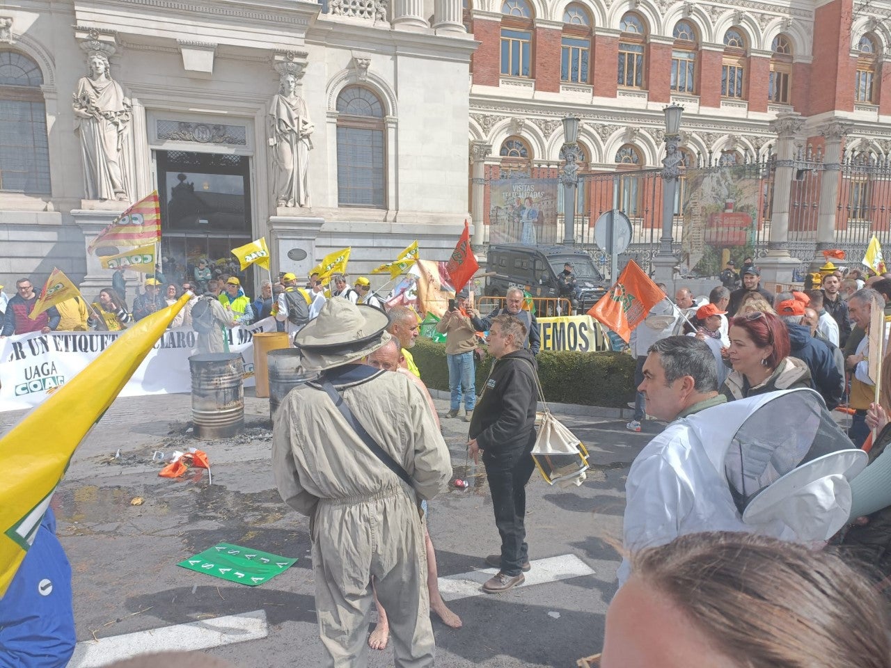 Los apicultores piden apoyo a la miel nacional Los apicultores piden apoyo a la miel nacional
