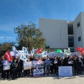 Los trabajadores de las residencias de Ibiza se concentran para pedir que les suban el sueldo 