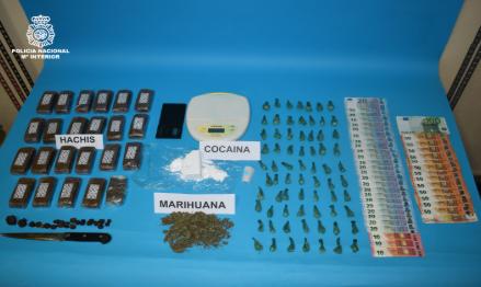 Detienen a dos personas por vender droga en domicilio, vía pública y locales de ocio de Puertollano Detienen a dos personas por vender droga en domicilio, vía pública y locales de ocio de Puertollano