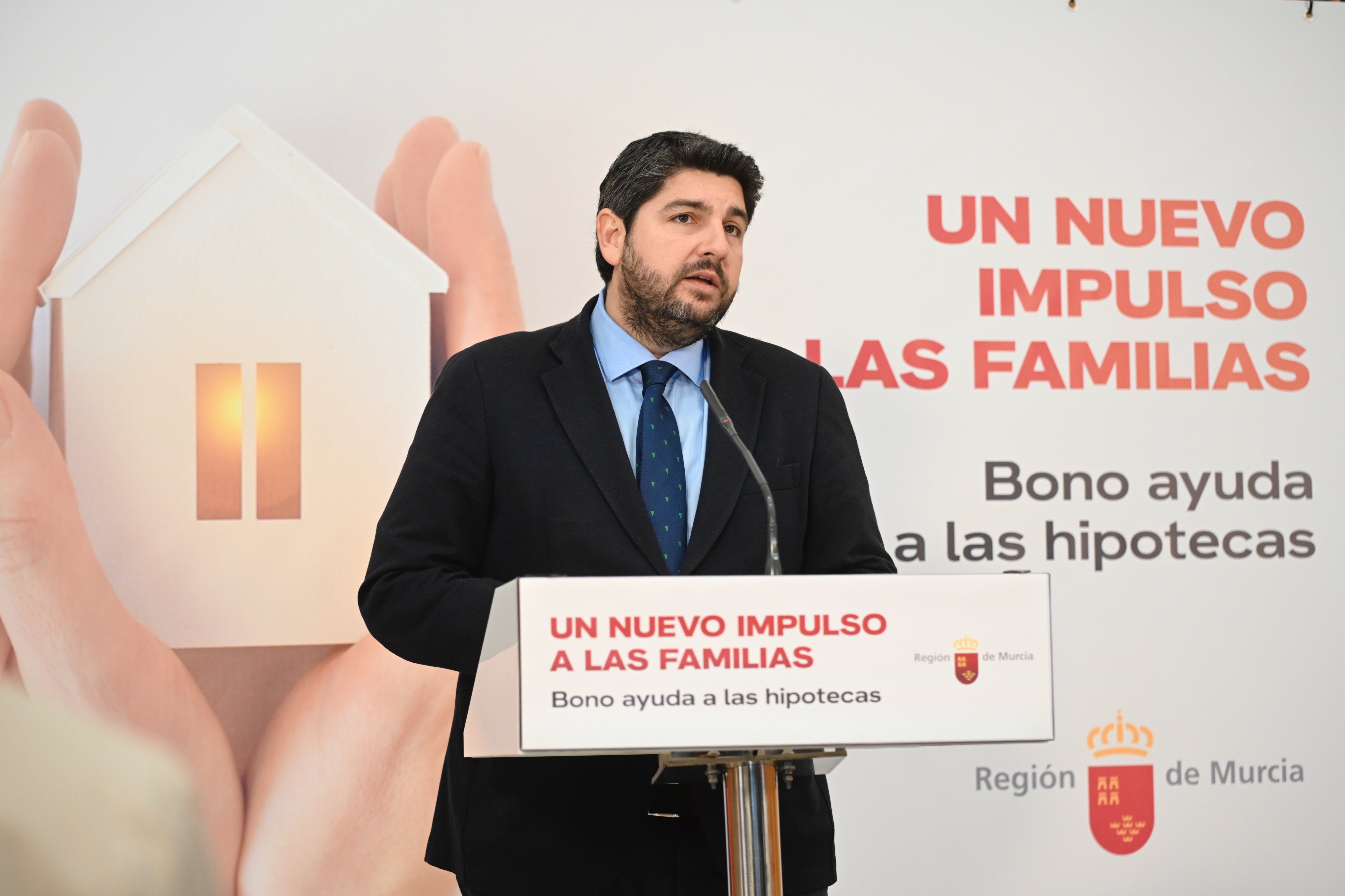 El bono de ayuda a las hipotecas será un pago único de 300 euros para familias con rentas por debajo de la media El bono de ayuda a las hipotecas será un pago único de 300 euros para familias con rentas por debajo de la media