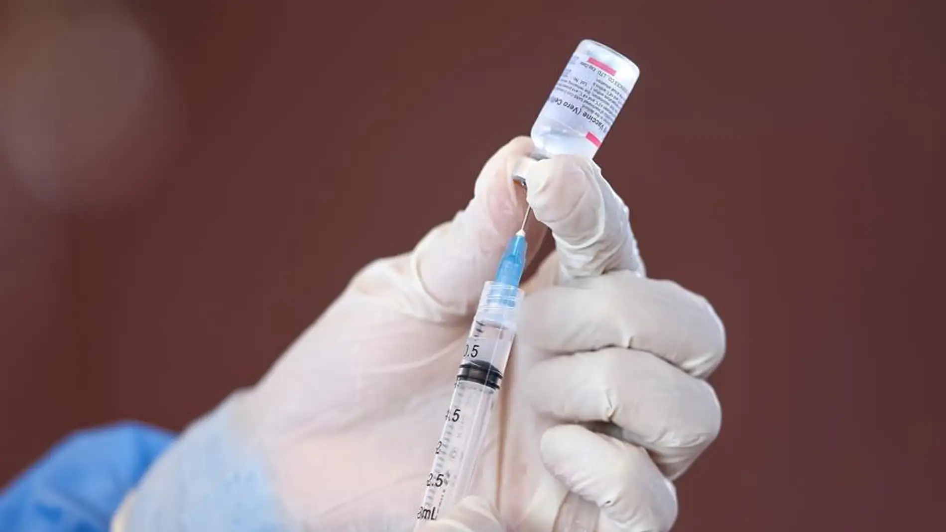Imagen de archivo de una dosis de vacuna contra el coronavirus.