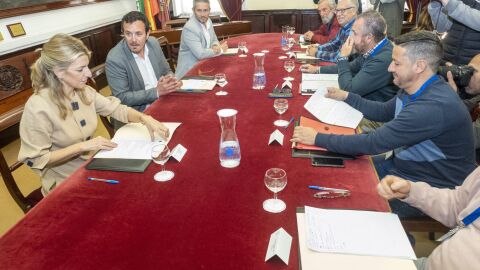 Instantes de la Ministra de Trabajo con el alcalde de C&aacute;diz y el sector sindical industrial