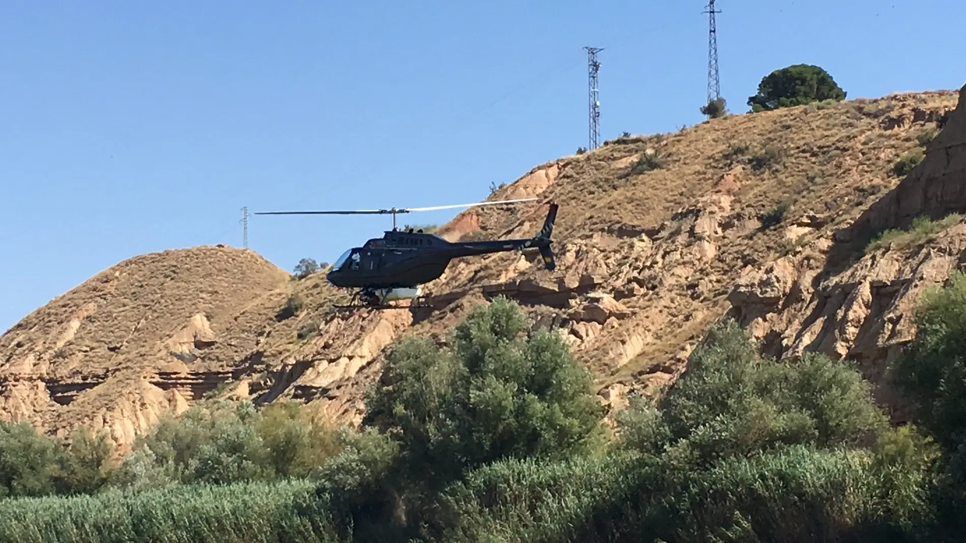  Imagen de tratamientos conjuntos con helicóptero entre Aragón y Cataluña en el Bajo Cinca en 2016.