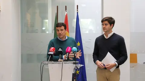 El delegado de Empleo, Cristóbal Garre, en la rueda de prensa de presentación de los nuevos cursos El delegado de Empleo, Cristóbal Garre, en la rueda de prensa de presentación de los nuevos cursos