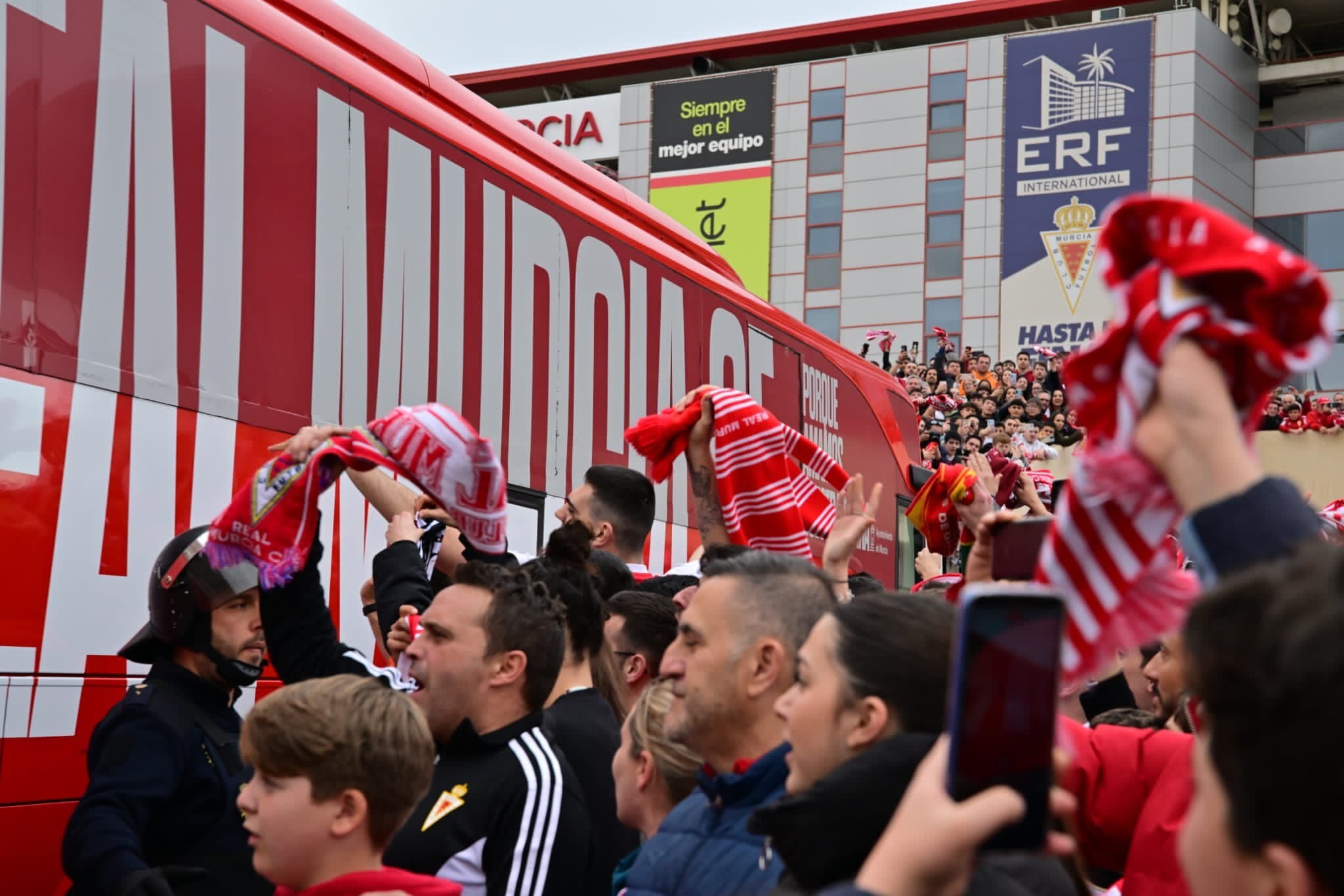 El Real Murcia viaja a Sabadell con la moral por las nubes El Real Murcia viaja a Sabadell con la moral por las nubes