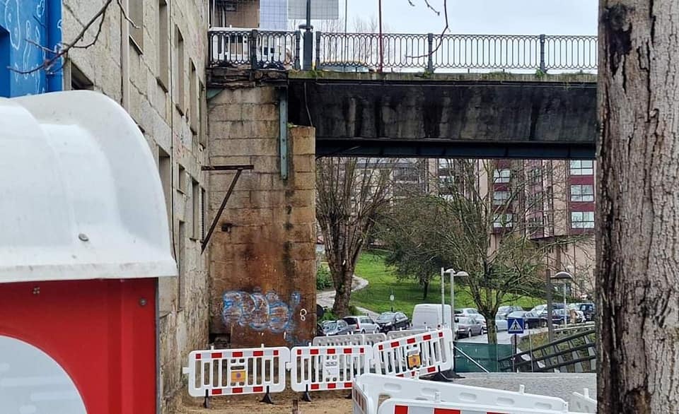 O Psoe reclama a Jácome unha solución as obras do elevador en Ervedelo O Psoe reclama a Jácome unha solución as obras do elevador en Ervedelo