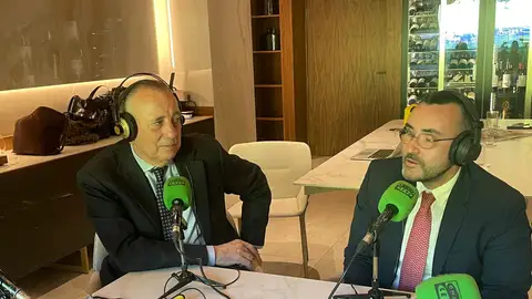 El Alcalde de Vila-real, Josep Benlloch y el presidente del Villarreal CF, Fernando Roig El Alcalde de Vila-real, Josep Benlloch y el presidente del Villarreal CF, Fernando Roig