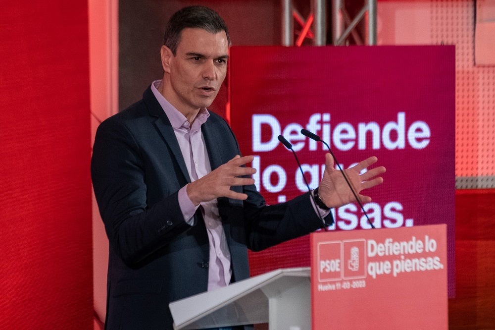 Sánchez exige a la patronal negociar con los sindicatos un reparto "justo" de los beneficios con los trabajadores Sánchez exige a la patronal negociar con los sindicatos un reparto "justo" de los beneficios con los trabajadores