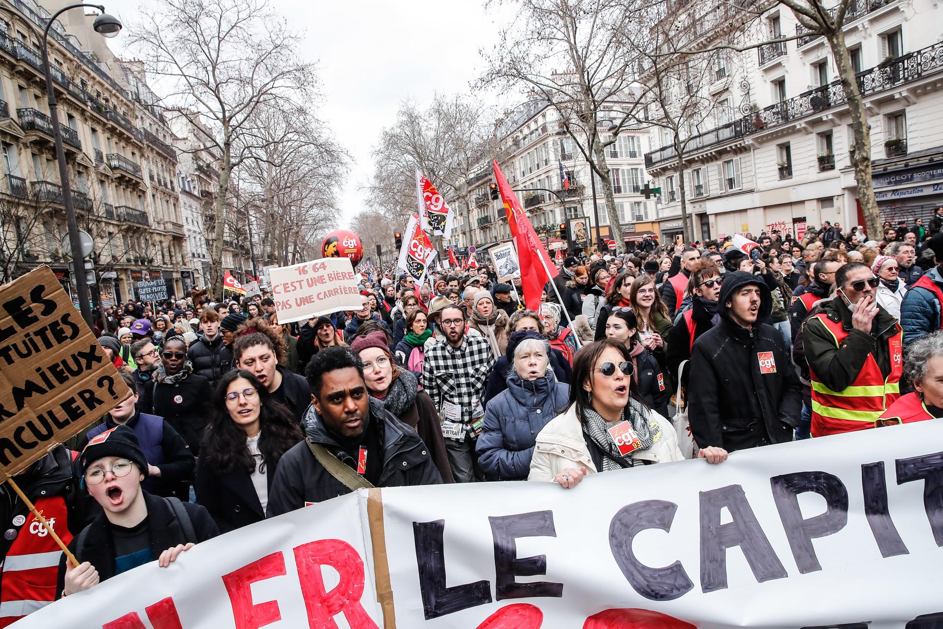 Un millón de personas se manifiestan en Francia para frenar la reforma de las pensiones Un millón de personas se manifiestan en Francia para frenar la reforma de las pensiones