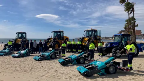 Torrevieja ya cuenta con nueva maquinaria para el servicio de limpieza de playas playas