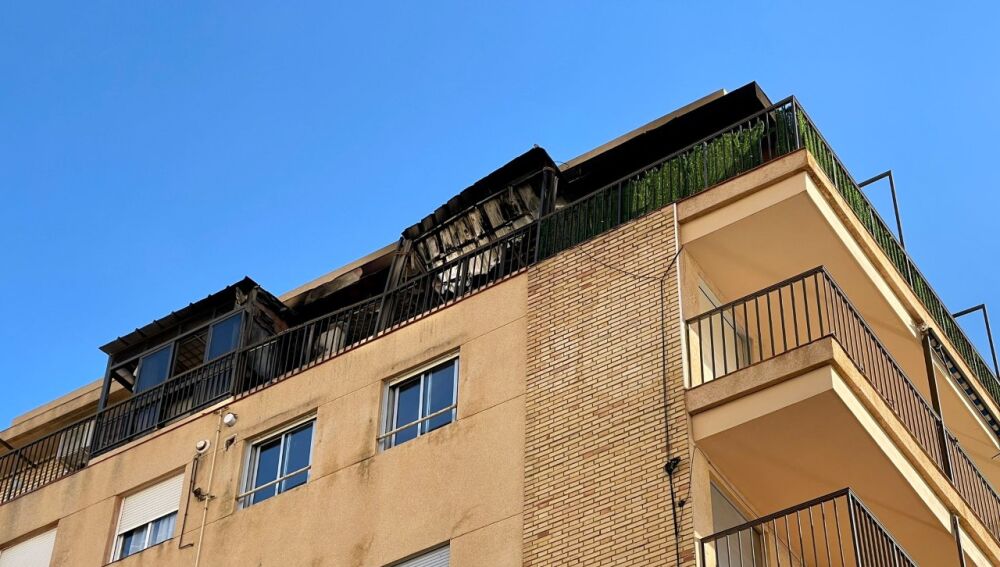 Ático incendiado en Arenales del Sol de Elche.