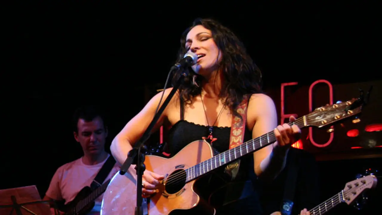 La cantante oriolana Esmeralda Grao lanza 'Jaque Mate', su séptimo disco en solitario La cantante oriolana Esmeralda Grao lanza 'Jaque Mate', su séptimo disco en solitario