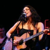 La cantante oriolana Esmeralda Grao lanza 'Jaque Mate', su séptimo disco en solitario 
