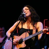 La cantante oriolana Esmeralda Grao lanza 'Jaque Mate', su séptimo disco en solitario La cantante oriolana Esmeralda Grao lanza 'Jaque Mate', su séptimo disco en solitario