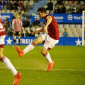 Julio Gracia, jugador del Real Murcia, en la Nova Creu Alta contra el Sabadell