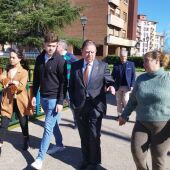 Alfredo Canteli, alcalde de Oviedo, visitó el barrio de Vetusta