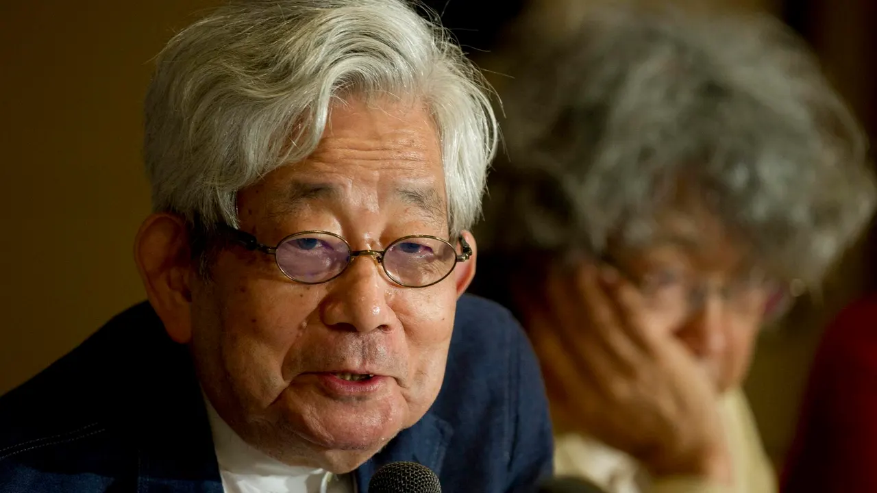 Muere a los 88 años el premio nobel de literatura Kenzaburo Oe