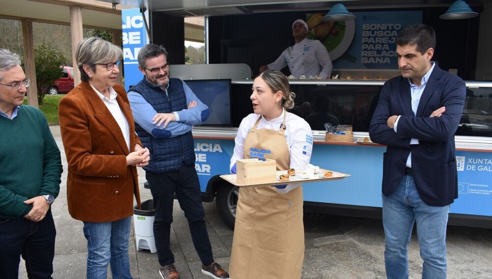 A "foodtruck" de "Galicia sabe a mar" promove o consumo de peixes e mariscos
