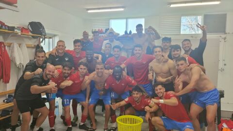 Ambiente en el vestuario del Saguntino tras el 4-0 frente al Lleida Esportiu