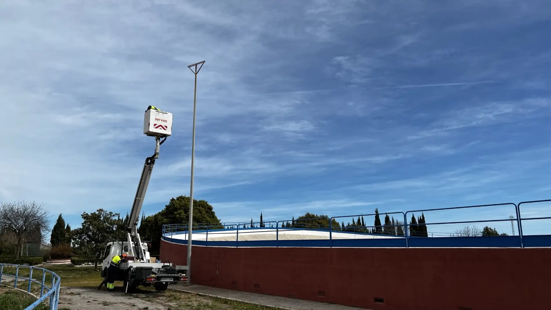El Ayuntamiento de Burriana ultima los trabajos de iluminación del velódromo municipal