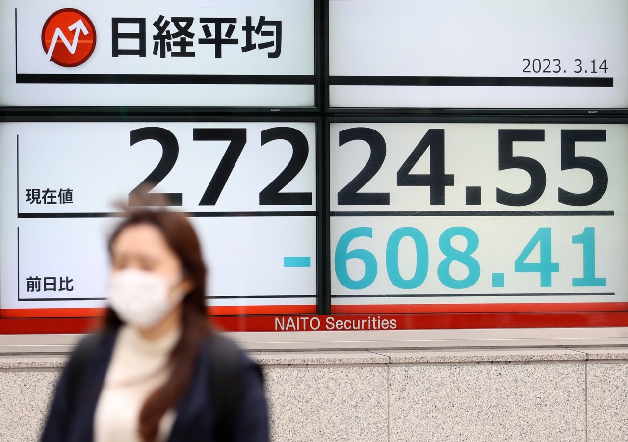 Fuertes caídas entre los mayores bancos nipones por temor al contagio de Silicon Valley Bank Fuertes caídas entre los mayores bancos nipones por temor al contagio de Silicon Valley Bank