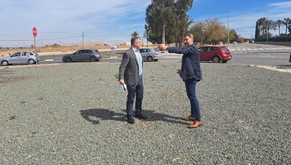 El candidato del Partido Popular en las próximas elecciones municipales ha visitado esta semana la zona junto al diputado provincial de Infraestructuras, Alejandro Morant