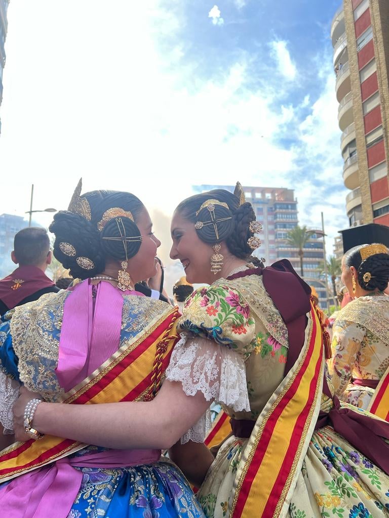 Conoce los detalles de los trajes de la Falleras Mayores de FJS y su corte de honor, de la mano de AJ Fresno Conoce los detalles de los trajes de la Falleras Mayores de FJS y su corte de honor, de la mano de AJ Fresno