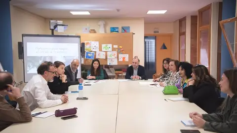 Unas 50 familias de la margen izquierda del Guadiana en Mérida disfrutarán de un programa socio-educativo de menores Unas 50 familias de la margen izquierda del Guadiana en Mérida disfrutarán de un programa socio-educativo de menores