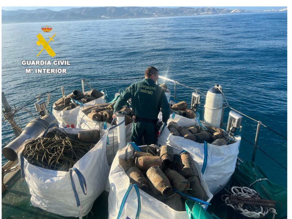La Guardia Civil realiza la aprehensión de 760 cadufos para la pesca del pulpo en época de veda La Guardia Civil realiza la aprehensión de 760 cadufos para la pesca del pulpo en época de veda