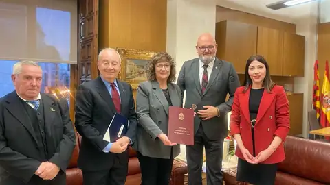 De izquierda a derecha: Tomás Ruiz, Antonio Ramón Guilabert, Asunción Berbegal, Joaquín Pérez y Mariola Galiana. De izquierda a derecha: Tomás Ruiz, Antonio Ramón Guilabert, Asunción Berbegal, Joaquín Pérez y Mariola Galiana.