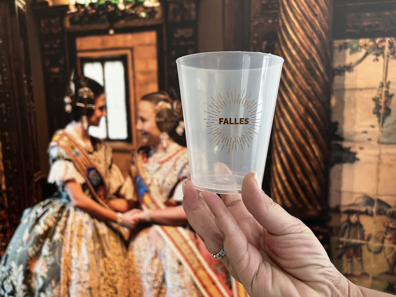 Burriana distribuye 5.000 vasos falleros reutilizables esta semana de Fallas Burriana distribuye 5.000 vasos falleros reutilizables esta semana de Fallas
