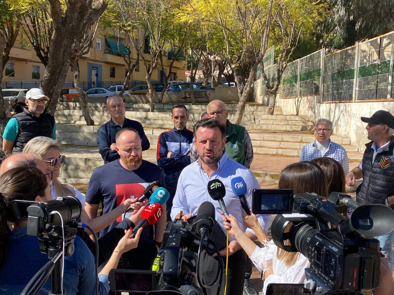El PP de Elche apremia actuar en la consolidación del entorno de la ladera en Porfirio Pascual El PP de Elche apremia actuar en la consolidación del entorno de la ladera en Porfirio Pascual