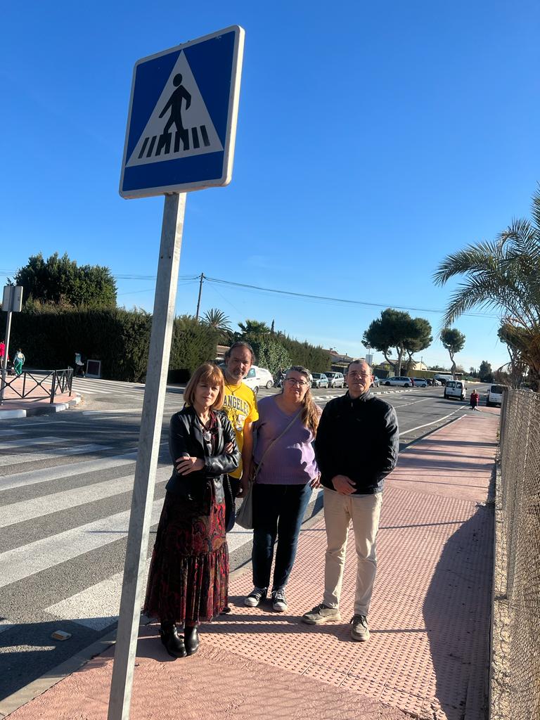 El grupo municipal de VOX en Elche reclama la instalación de un semáforo en el acceso del colegio Els Garrofers El grupo municipal de VOX en Elche reclama la instalación de un semáforo en el acceso del colegio Els Garrofers