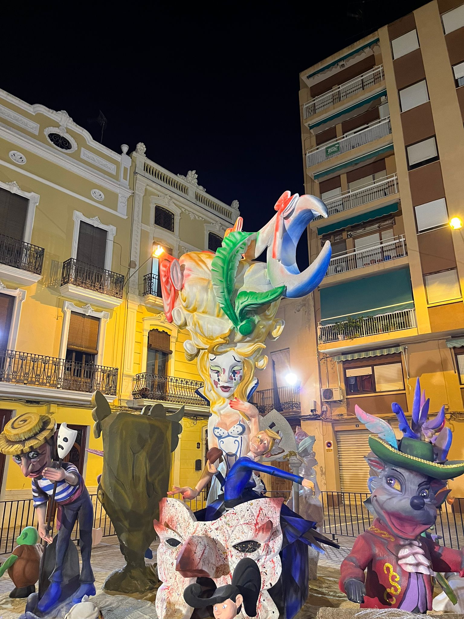 Dos fallas de Carcaixent y Alberic se quedan sin monumentos al comunicar el artista fallero que no puede terminar su trabajo Dos fallas de Carcaixent y Alberic se quedan sin monumentos al comunicar el artista fallero que no puede terminar su trabajo