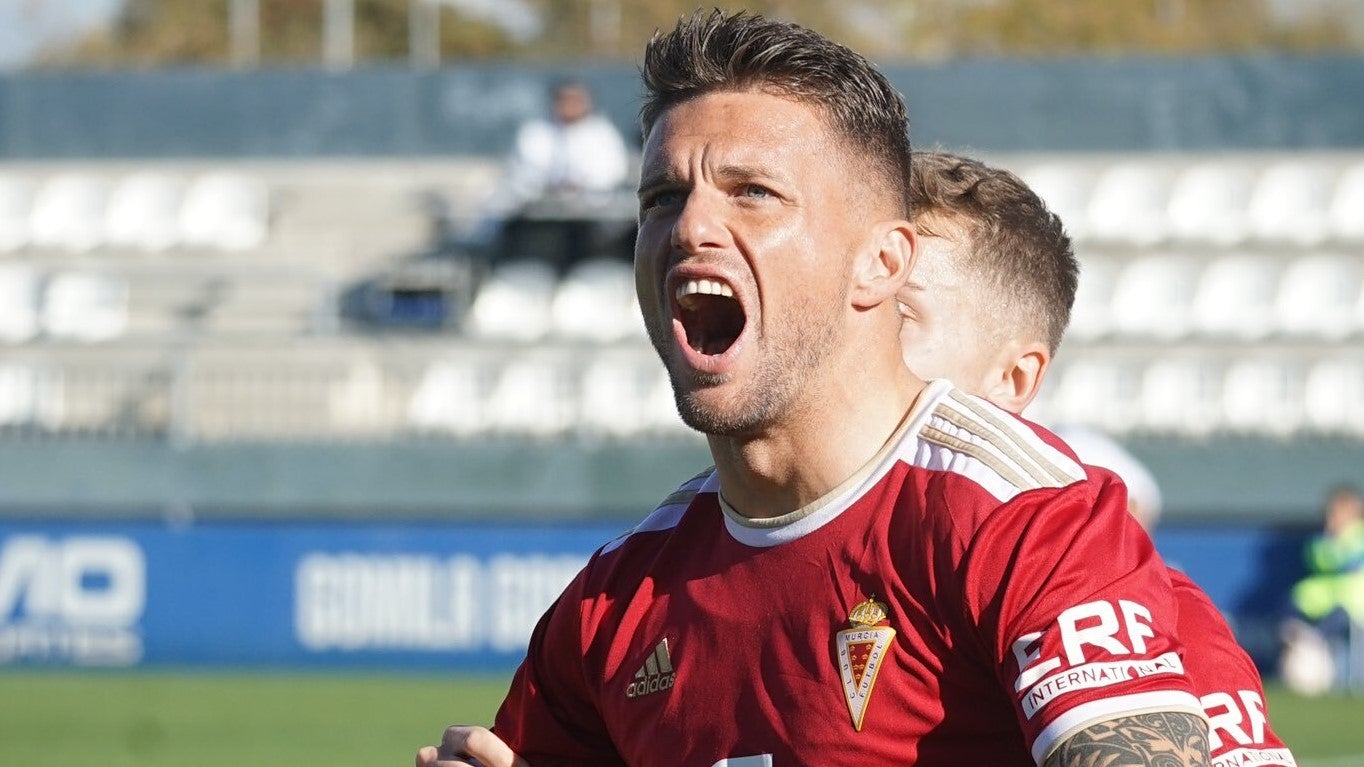 Andrés Carrasco: "Siempre quiero más con el Real Murcia" Andrés Carrasco: "Siempre quiero más con el Real Murcia"