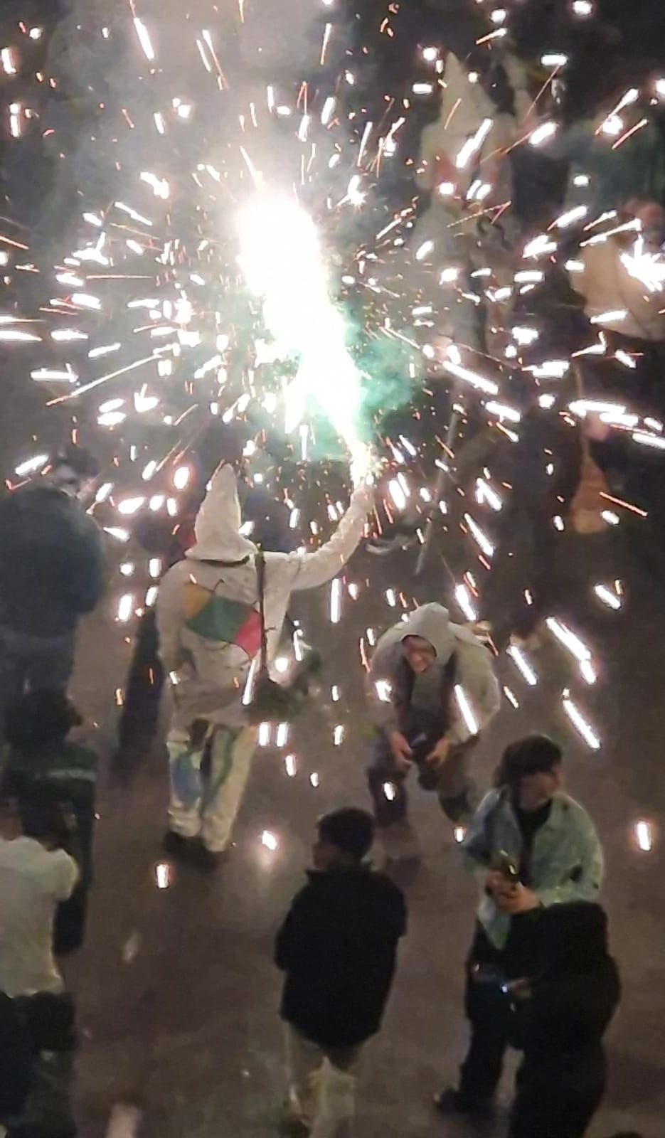 Participación multitudinaria en una "Nit Màgica" con tres finales apoteósicos Participación multitudinaria en una "Nit Màgica" con tres finales apoteósicos