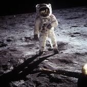 El astronauta Neil Amstrong en la Luna.