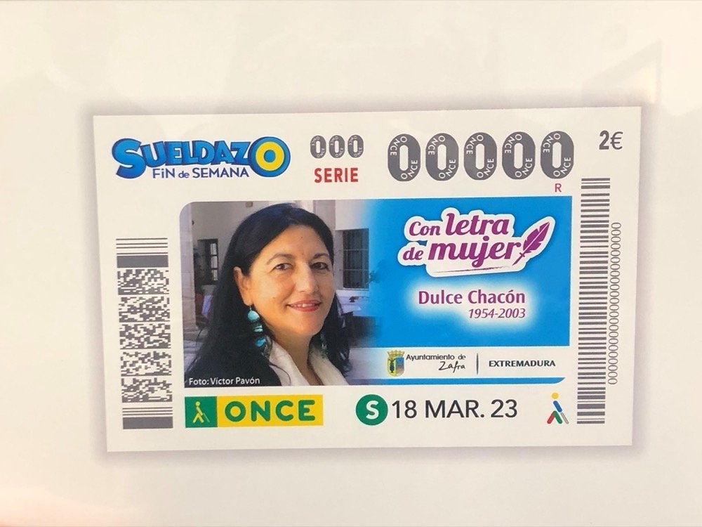 La escritora extremeña Dulce Chacón pondrá "cara" al cupón de la ONCE del sábado 18 de marzo La escritora extremeña Dulce Chacón pondrá "cara" al cupón de la ONCE del sábado 18 de marzo