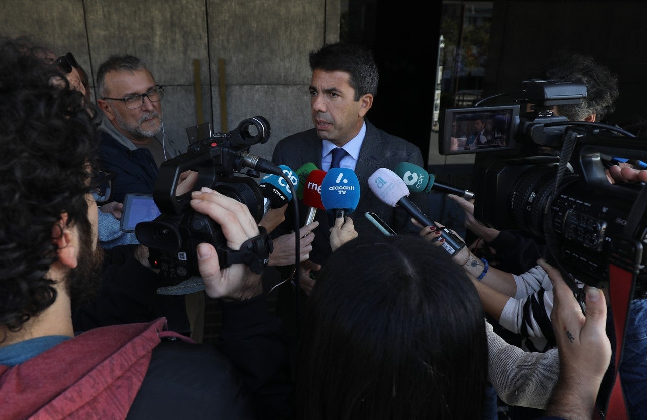 Mazón: "Vamos a seguir siendo 16 diputados para defender la provincia de Alicante" Mazón: "Vamos a seguir siendo 16 diputados para defender la provincia de Alicante"