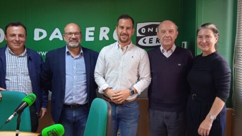 Ram&oacute;n Abad, Felip S&aacute;nchez, Jos&eacute; navarro y el profesor Jos&eacute; Ruiz con Mayte Vilaseca