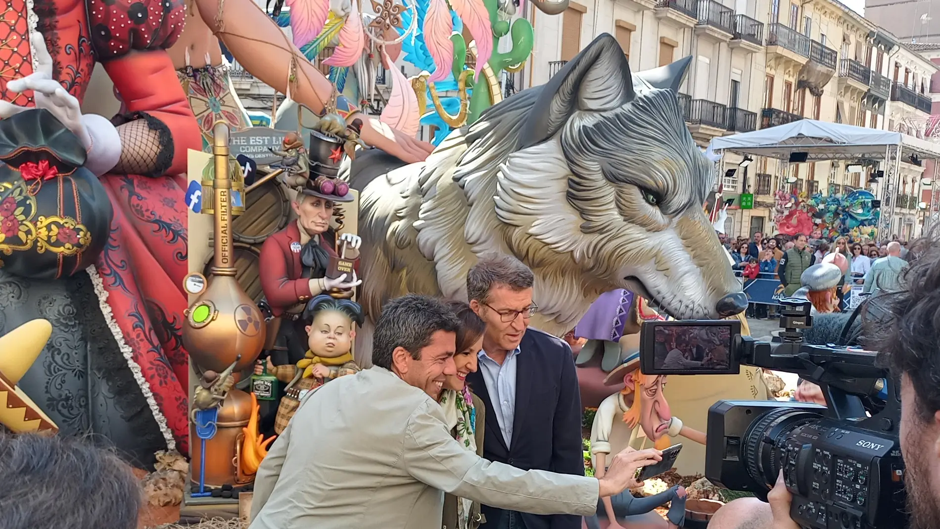 El presidente del Partido Popular ha visitado las Fallas de València