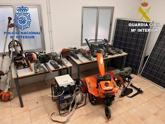 La Policía Nacional y la Guardia Civil desarticulan en La Ribera una organización criminal dedicada al robo de maquinaria y placas solares por encargo La Policía Nacional y la Guardia Civil desarticulan en La Ribera una organización criminal dedicada al robo de maquinaria y placas solares por encargo