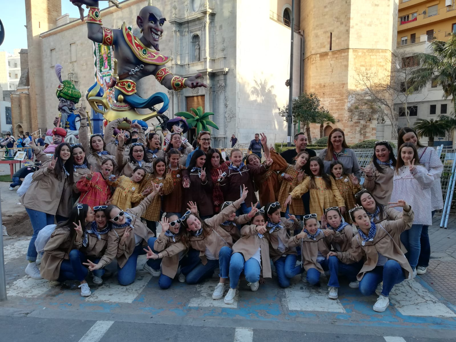 El ambiente fallero y festivo llenan las calles de Burriana con la ‘plantà’ de las fallas 2023 El ambiente fallero y festivo llenan las calles de Burriana con la ‘plantà’ de las fallas 2023