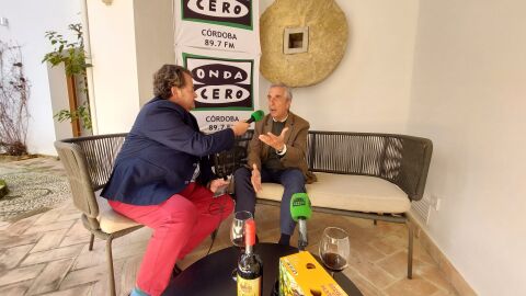 Juan P&eacute;rez se toma un verm&uacute; con Manolo Serrano