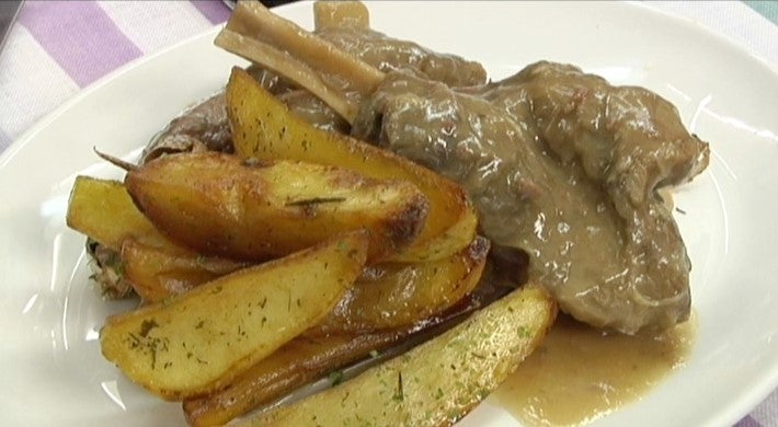La receta de Robin Food para cocinar jarreticos de cordero con 25 ajos La receta de Robin Food para cocinar jarreticos de cordero con 25 ajos